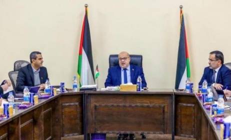 لجنة متابعة العمل الحكومي بغزة تقرر صرف مبلغ مالي