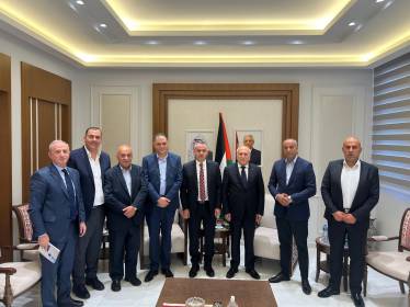 أعضاء هيئة مكتب اتحاد الغرف الفلسطينية يلتقون وزراء الاقتصاد والصناعة والعمل