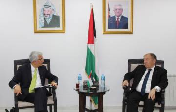 وزير الاقتصاد الوطني يطلع البنك الدولي على اولويات عمل الحكومة لتحسين اداء الاقتصاد الفلسطيني